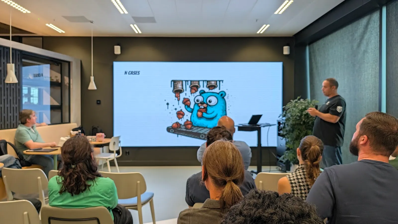Go Amsterdam meetup - Jesus Espino on the select statement (photo 4)