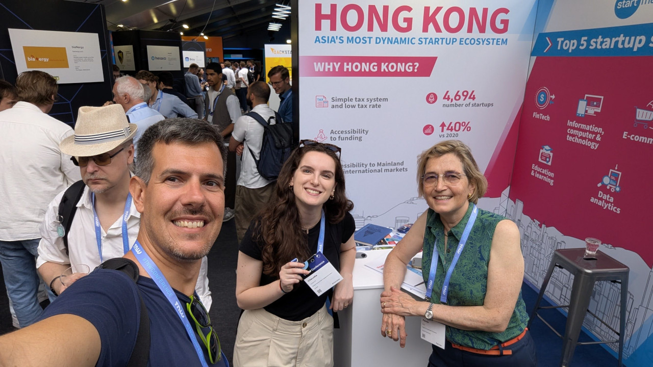 Chatting at the Hong Kong startup pavilion