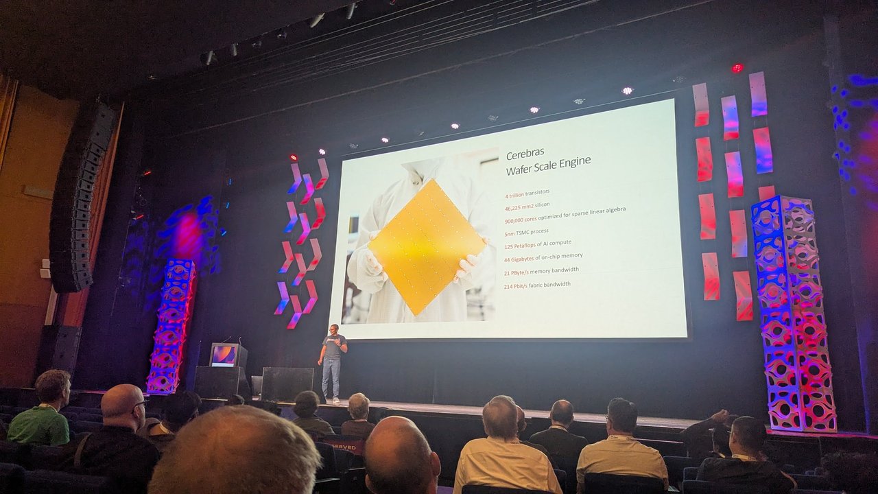 Cerebras Wafer Scale Engine slide listing 4 trillion transistors, 900,000 cores, 125 petaflops and 44 GB of on-chip memory