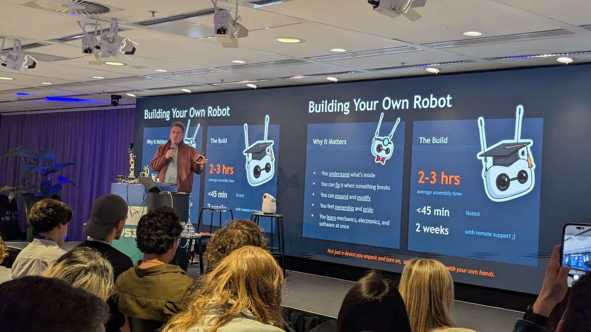 Tom Mulder presenting Building Your Own Robot