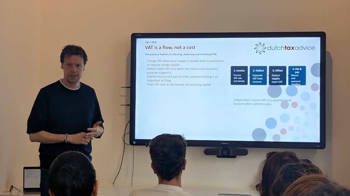 Mark Bastiaans from Dutchtaxadvice.nl presenting 'VAT is a flow, not a cost' at the BASE Amsterdam small business tax workshop