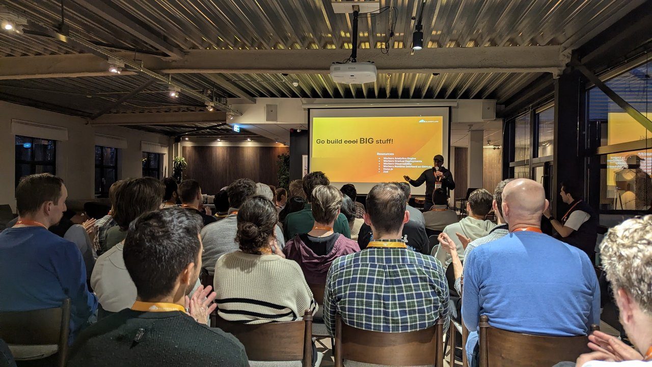 Rob Sutter presenting the Go build cool BIG stuff resources slide at the Cloudflare meetup in Amsterdam, with Workers resources listed