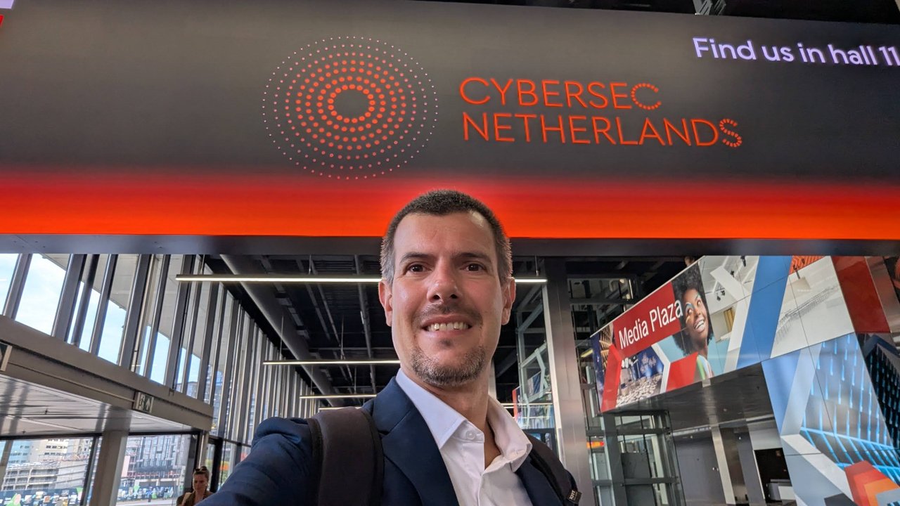 Luca Berton taking a selfie under the large Cybersec Netherlands sign at Jaarbeurs Utrecht, with Find us in hall 11 on the right and the Media Plaza entrance behind