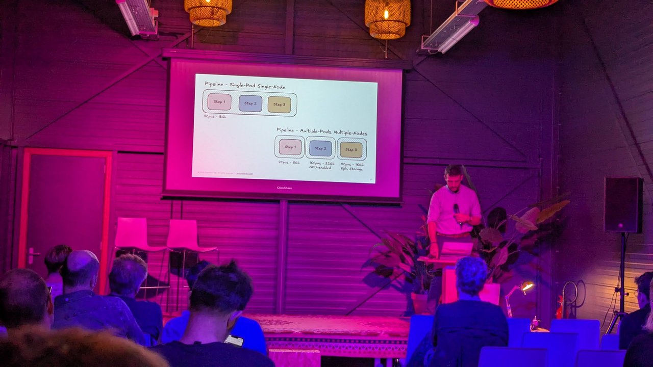Slide comparing Pipeline Single-Pod Single-Node at 4 CPUs and 8 GB with Pipeline Multiple-Pods Multiple-Nodes, where step 2 gets 16 CPUs, 32 GB and a GPU and step 3 gets 8 CPUs, 16 GB and ephemeral storage