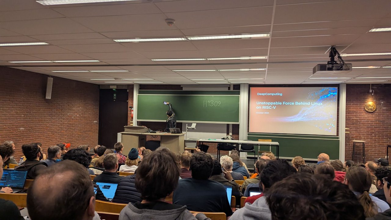 DeepComputing title slide Unstoppable Force Behind Linux on RISC-V in room H.1309 at FOSDEM 2025, with H1309 chalked on the board