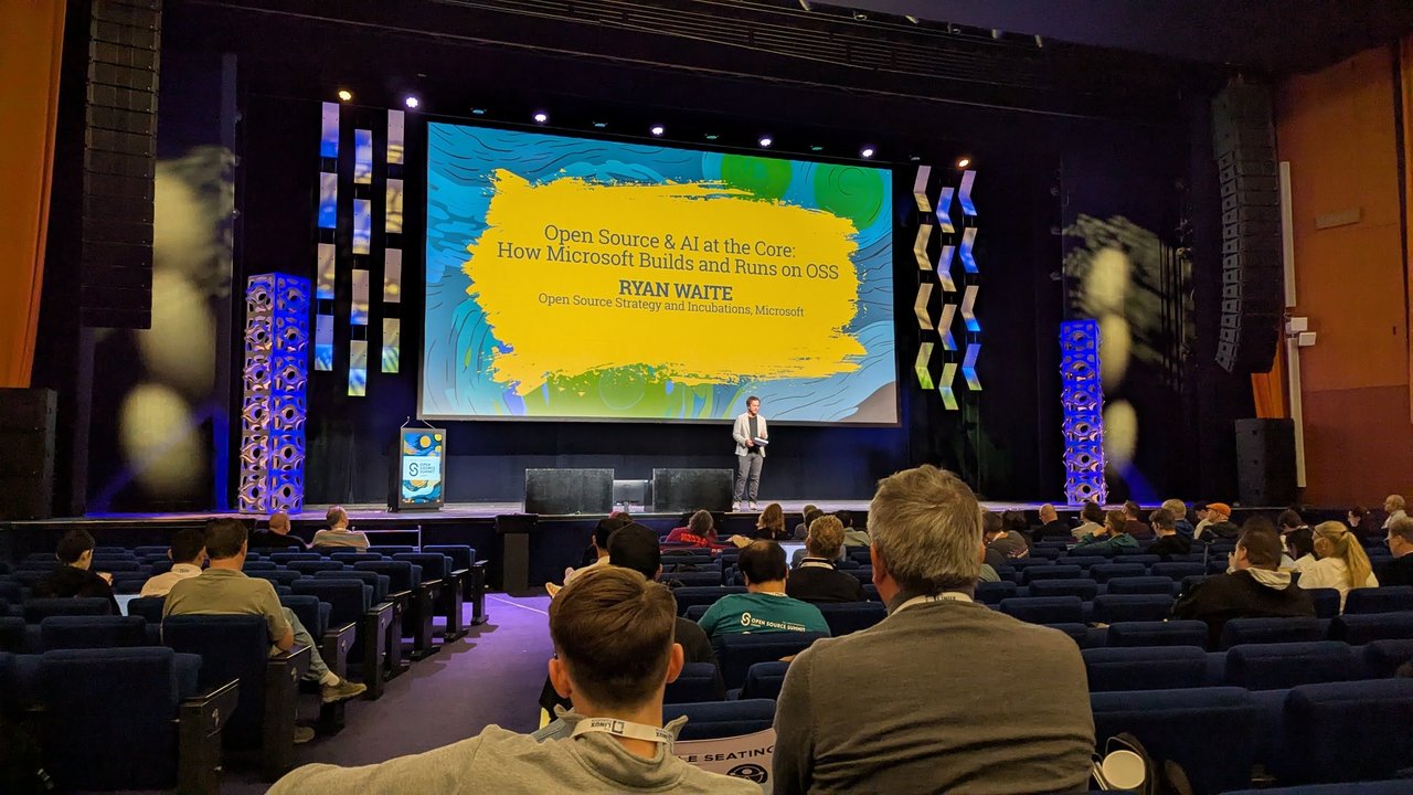 Ryan Waite of Microsoft on the keynote stage at Open Source Summit Europe 2025 under the title Open Source and AI at the Core: How Microsoft Builds and Runs on OSS