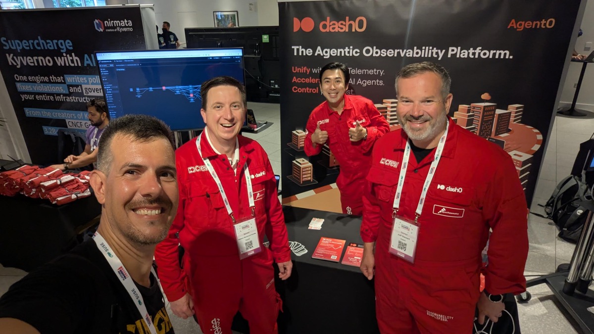 Kasper Borg Nissen at the dashO Agentic Observability Platform booth at PlatformCon London 2026