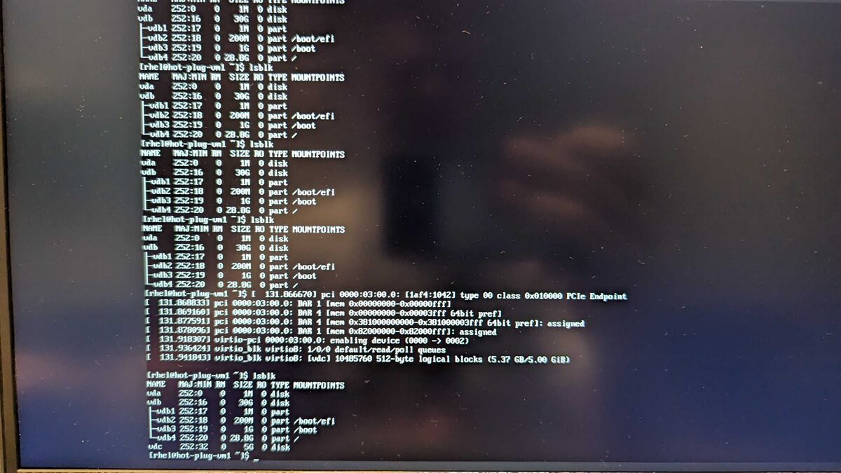 Terminal showing lsblk before and after hot-plug — vdc 5G appears via virtio-pci PCIe endpoint