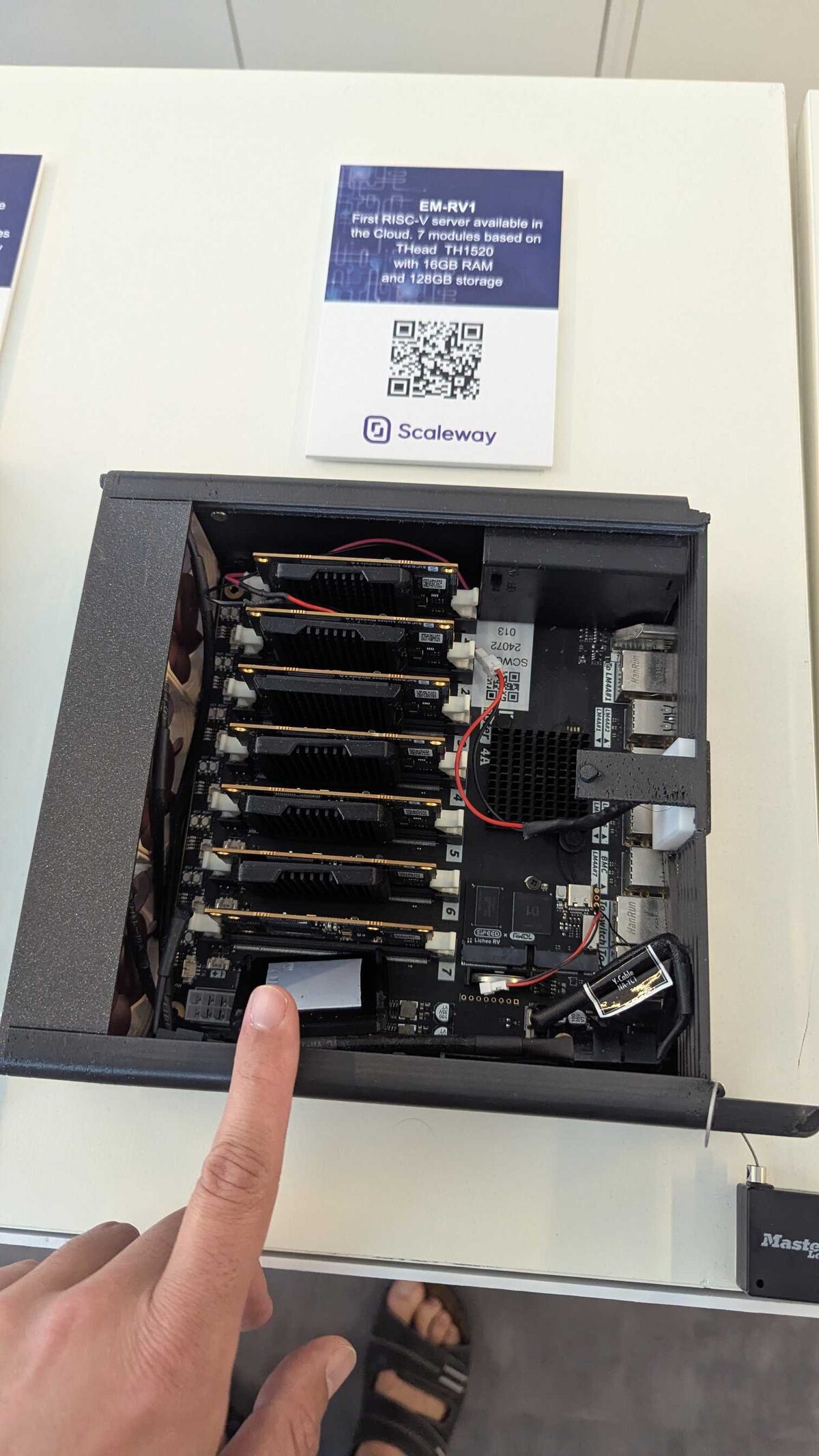 Scaleway EM-RV1 RISC-V cloud server internals