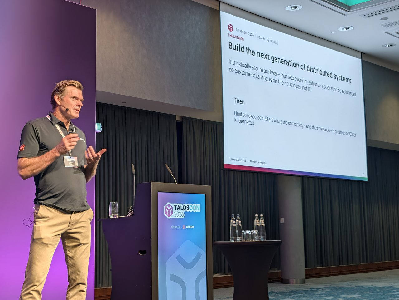 Steve Francis on stage with the mission slide: build the next generation of distributed systems