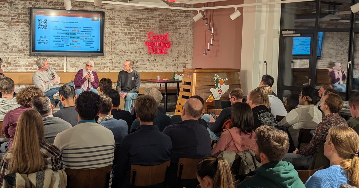 Developer experience panel at Picnic in Amsterdam, with the Slido question What metrics can be used to quantify DevEx on the screen