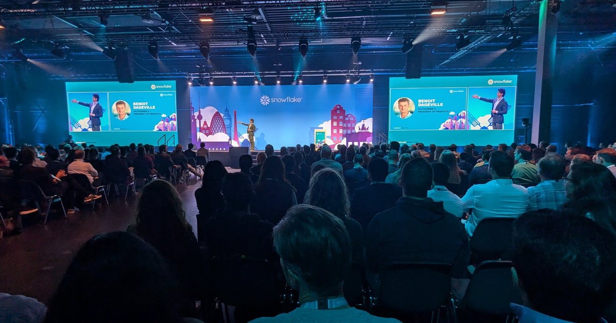 The main hall at Snowflake World Tour Amsterdam 2024, with the keynote stage and Benoit Dageville's name on the side screens